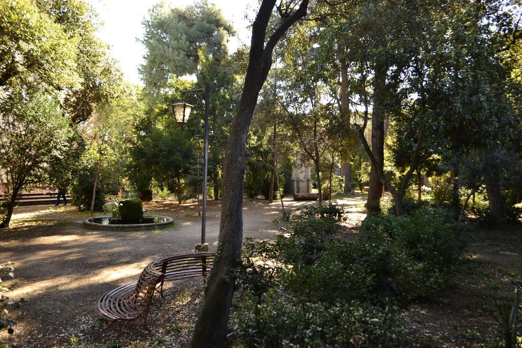 Residencia Salesiana Marti-codolar Guest house 2*