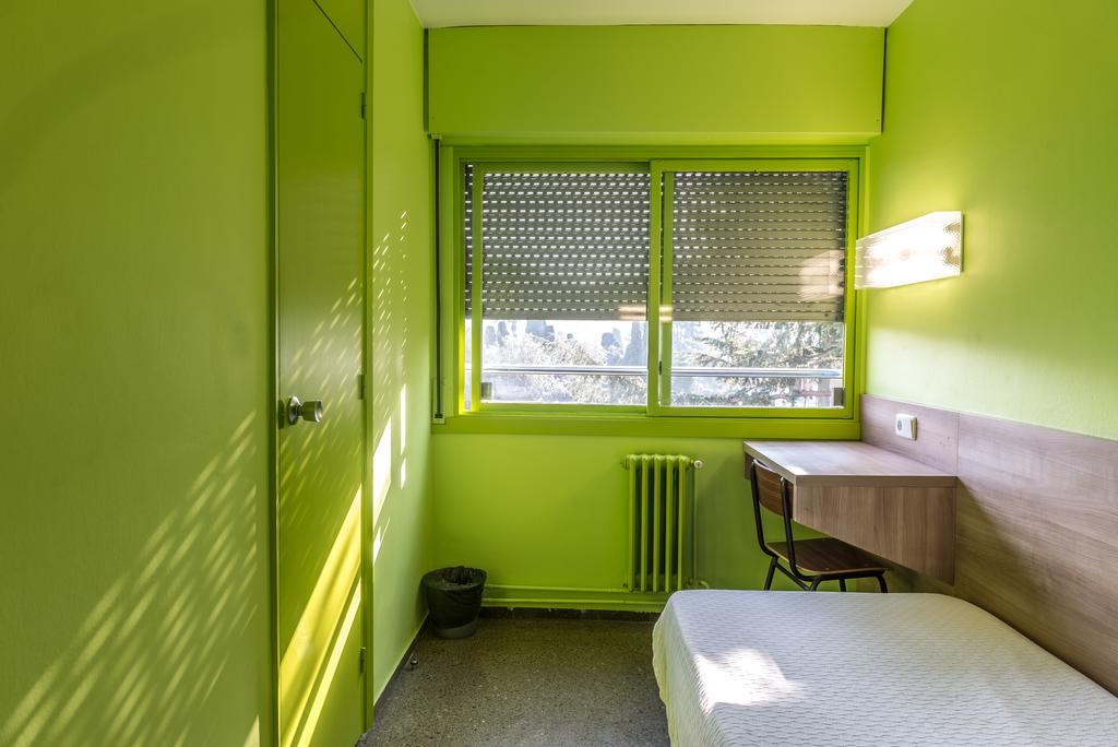 Guest house Residencia Salesiana Marti-codolar 2*
