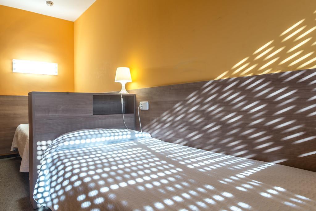 Guest house Residencia Salesiana Marti-codolar 2*