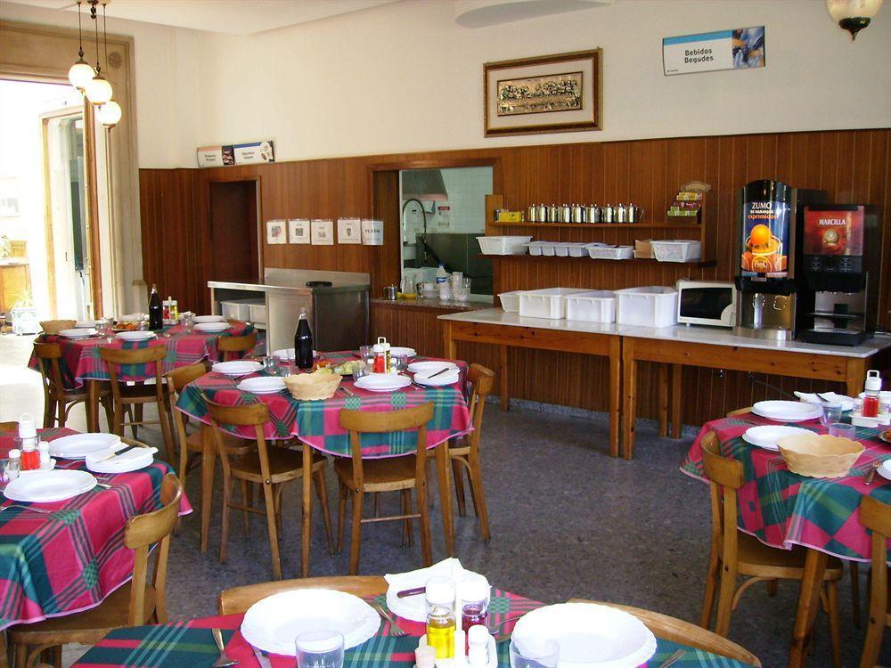 Residencia Salesiana Marti-codolar Casa de hóspedes 2*